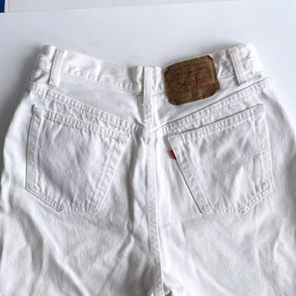 LEVIS White Shorts - Picture 3 of 8